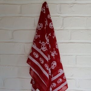 RED AND WHITE SKULL SCARF
